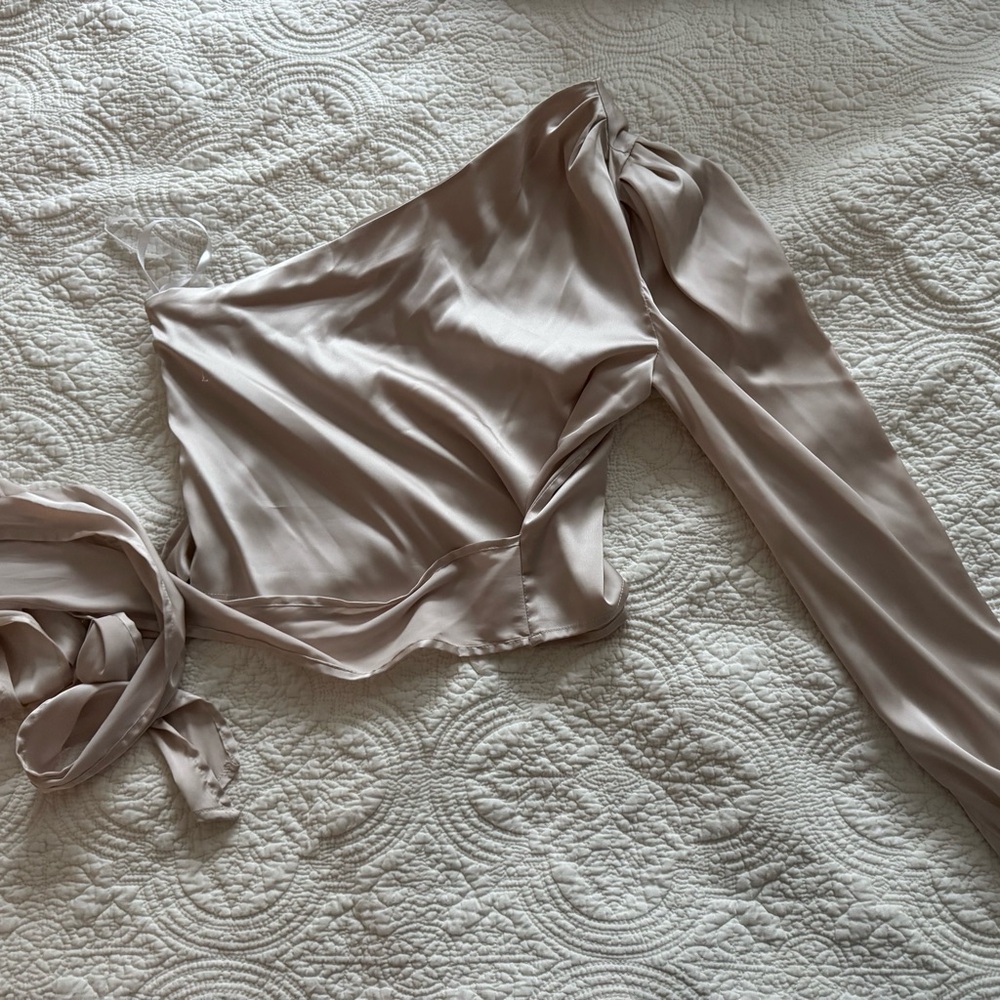 Superdown Cream Satin Top
